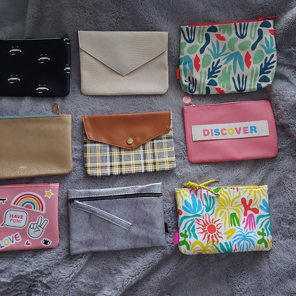 13 makeup bags - Picture 3 of 5